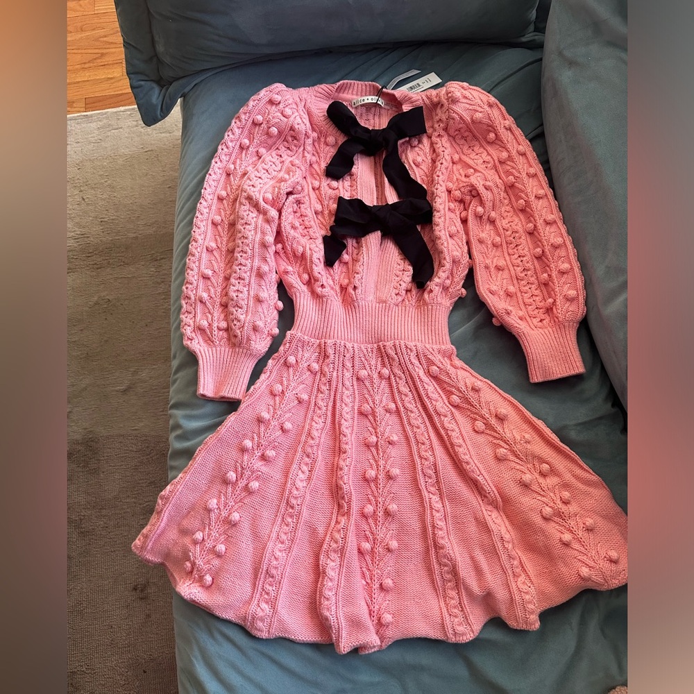 NWT Alice + Olivia Kitty Puff Sleeve Sweater Dress size M